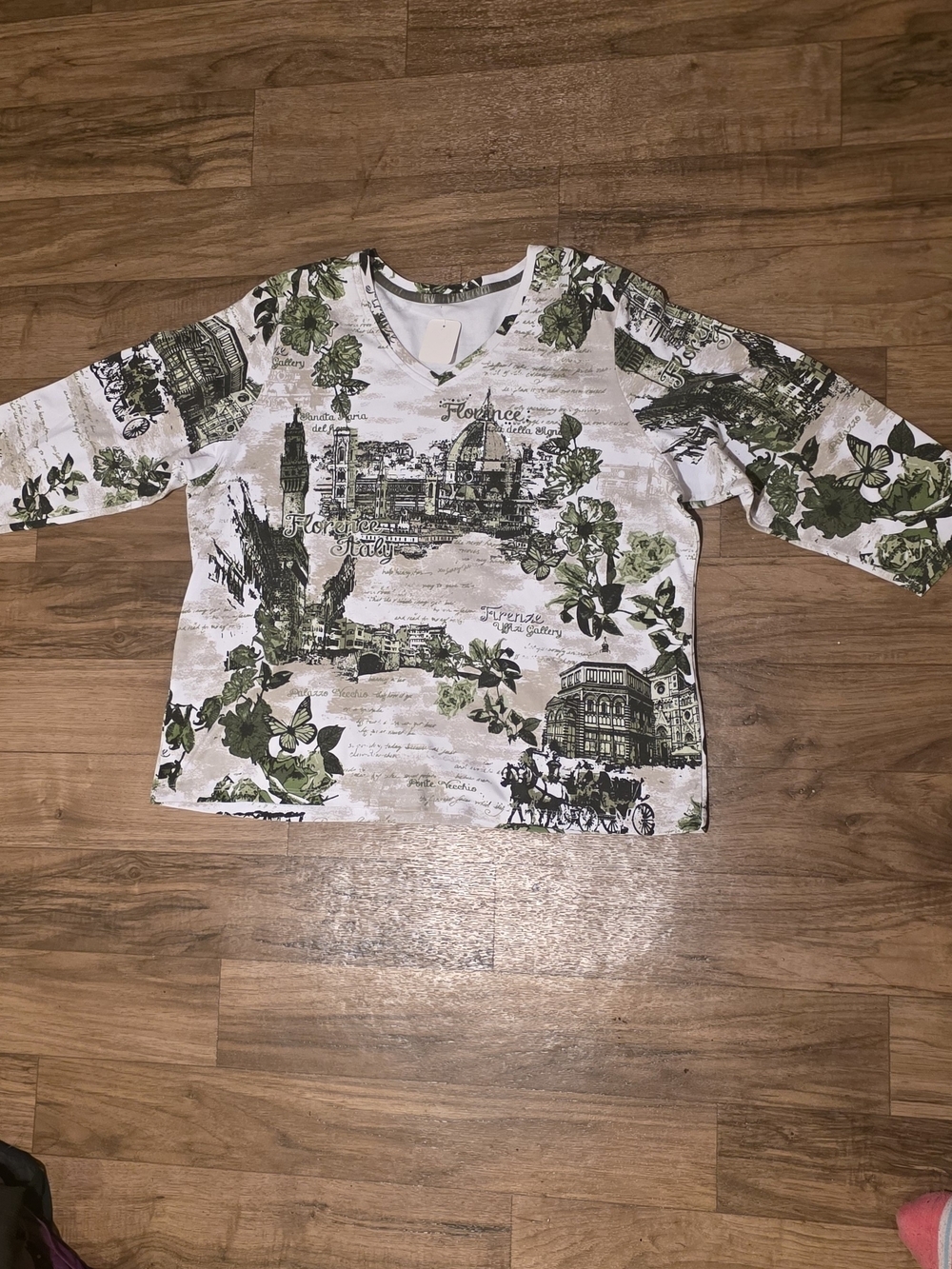 Graphic Top in Green & White